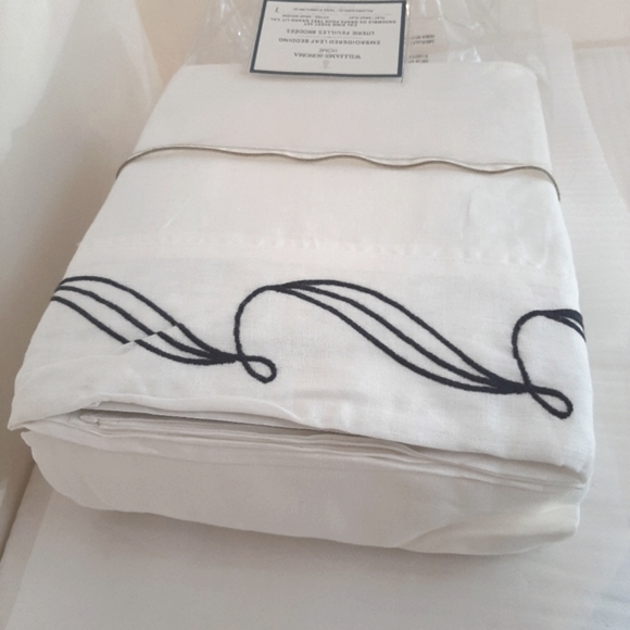 ***Williams Sonoma Linen Embroidered Leaf California King Sheet Set